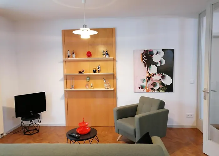 Exklusive In Architekten Villa, Nähe Theater Apartment